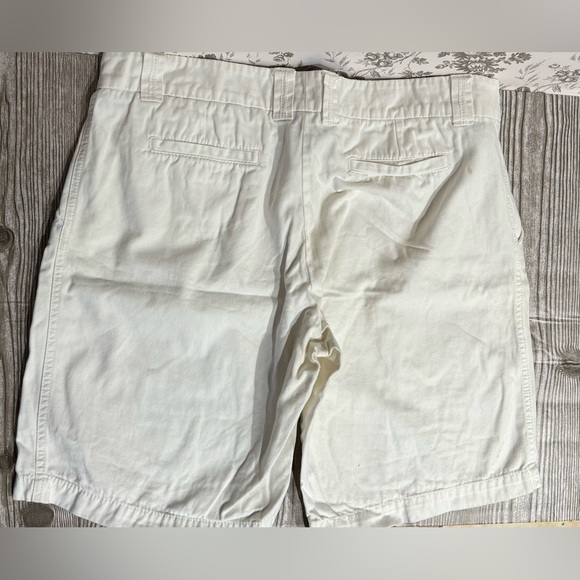 3 for $12 Ladies white bitten shorts size 14. - Picture 3 of 4